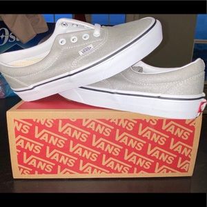 Women’s Era Van’s Size 6.0